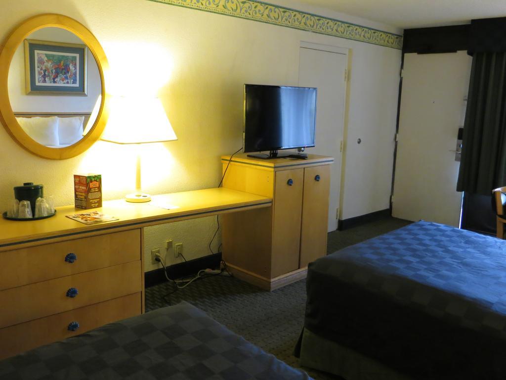 Maingate Lakeside Resort Orlando Room photo